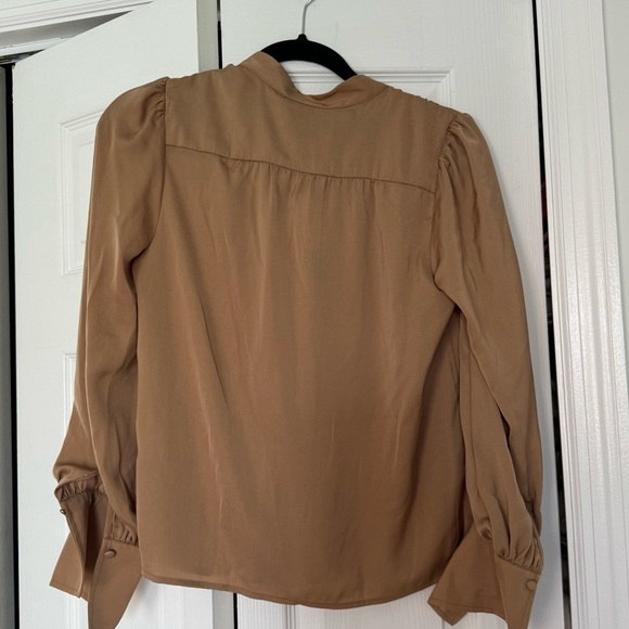 Tan blouse - Picture 3 of 5